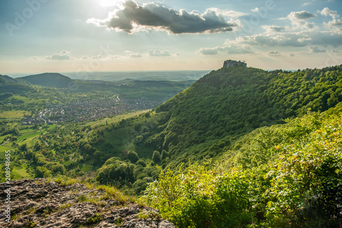 Obraz na płótnie Burg Hohenneuffen im dramatischen Gegenlicht