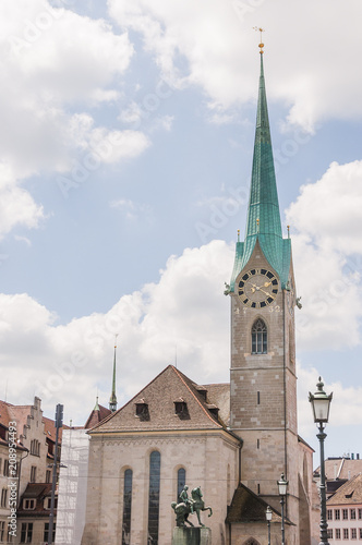 Zürich, Fraumünster, Kirche, Denkmal, Münsterbrücke, Limmat, Limmatquai, Altstadt, Stadt, Altstadsthäuser, Stadtrundgang, Sommer, Schweiz