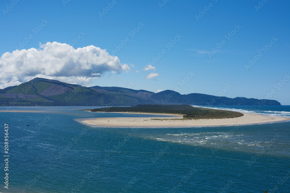 Netarts Spit. A six mile sand spit that separates the Pacific Ocean from Netarts Bay, Tillamook County, Oregon