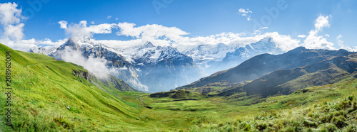 Schweizer Alpen Panorama bei Grindelwald im Berner Oberland
