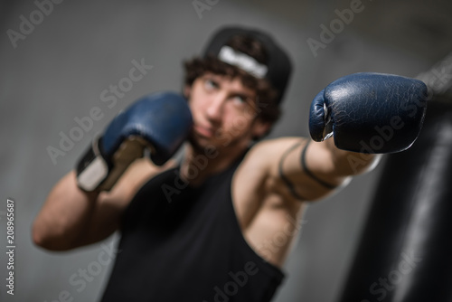 Young boxer hits © Vladimir