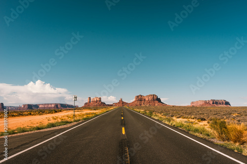  road over monument valley, USA