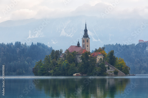 Fototapeta Naklejka Na Ścianę i Meble -  Church on island in Lake Bled , Slovenia