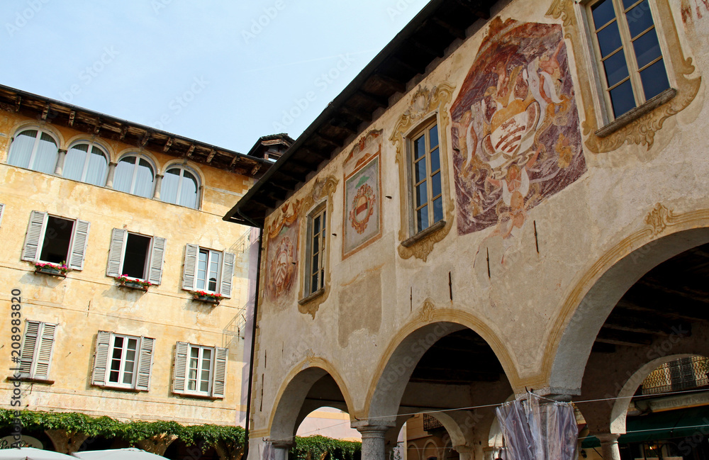 scorcio del palazzetto comunale di Orta San Giulio