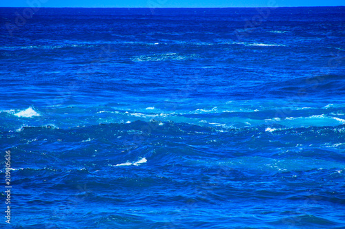 紺碧の海の風景