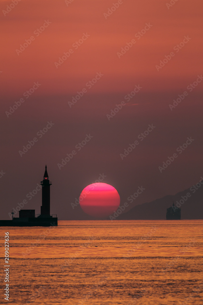 Obraz premium 博多湾の夕日