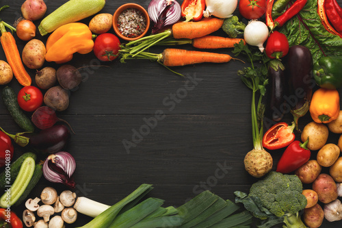 Fototapeta Naklejka Na Ścianę i Meble -  Colorful fresh organic vegetables frame