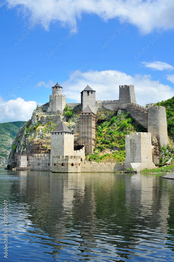 Obraz premium Old medieval fortification Golubac