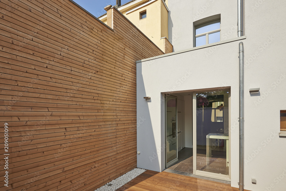 Wall construction with insulating wood cladding Wall construction with insulating wood cladding