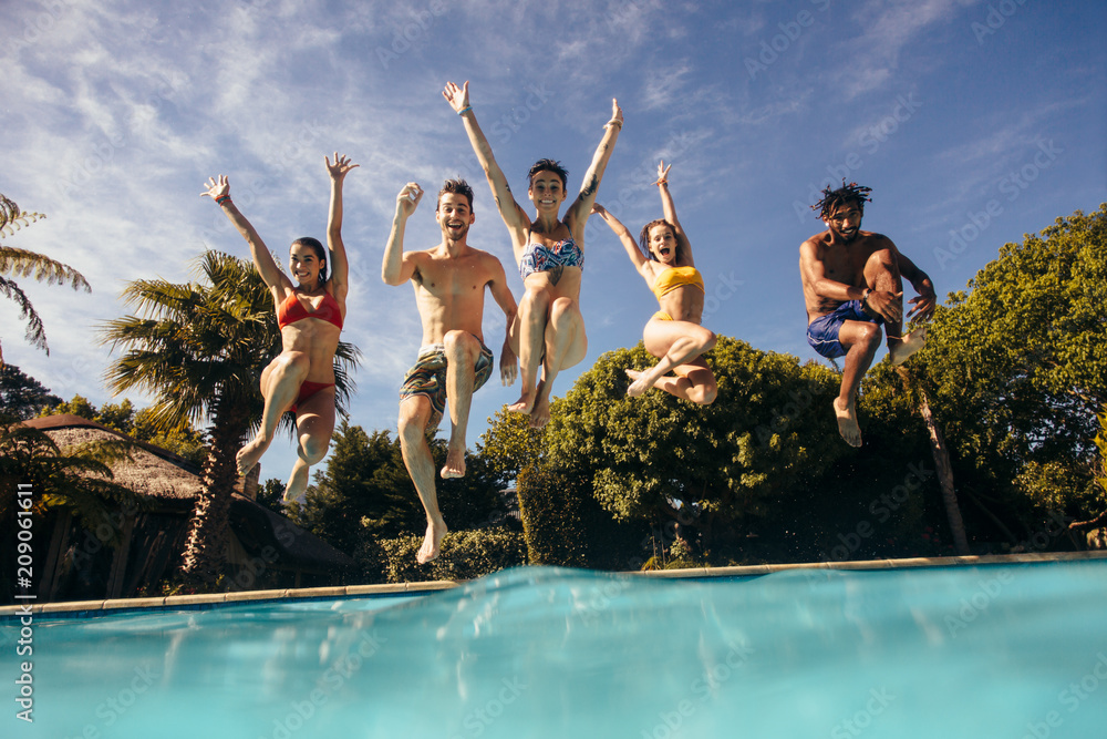 Naklejka premium Friends having fun at holiday resort pool