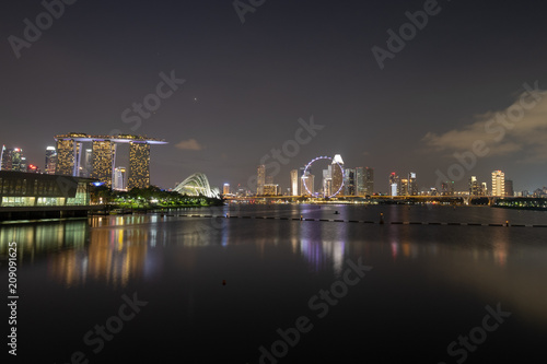 Fototapeta Naklejka Na Ścianę i Meble -  Singapore business district skyline with sunset
