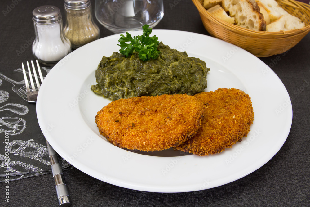 escalope panée et épinards à la crème escalope panée et épinards à la crème