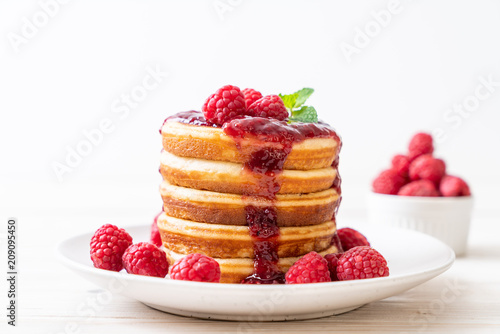 Vászonkép pancake with fresh raspberries