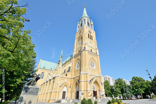 Wallpaper Mural Łódź, Polska- Bazylika archikatedralna. Torontodigital.ca