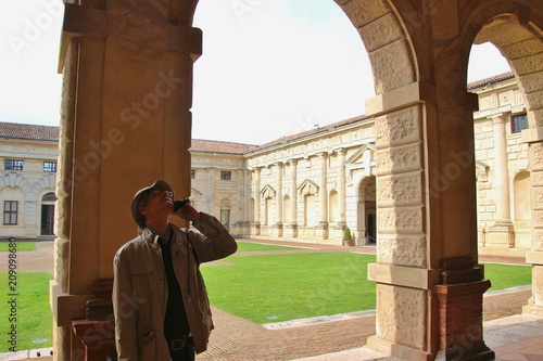 Fotografi A man listens to the audio guide in Palazzo del Te, built in mannerist style