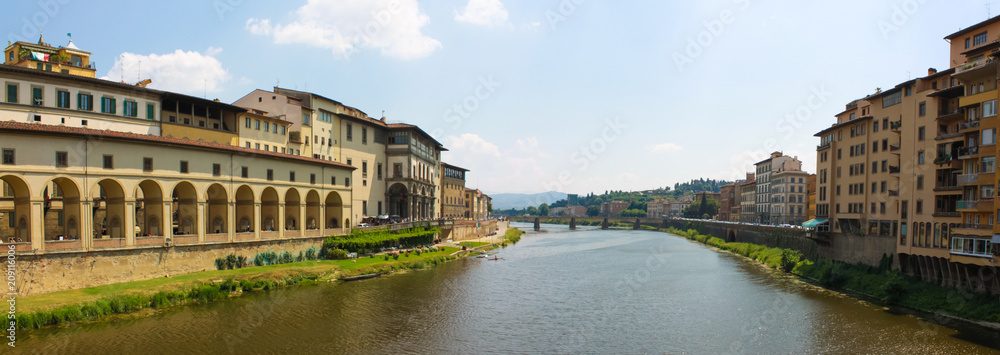 Naklejka premium Florence, Arno river view