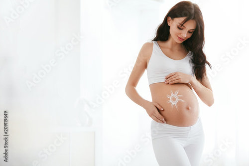 Free Download Baby Belly Skin Care. Pregnant Woman With Cream Sun On Skin - GFXLoad