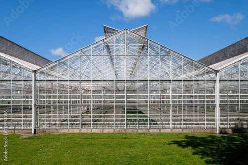 Frontal view of a greenhouse in the Netherlands. Have a look inside the greenhouse.