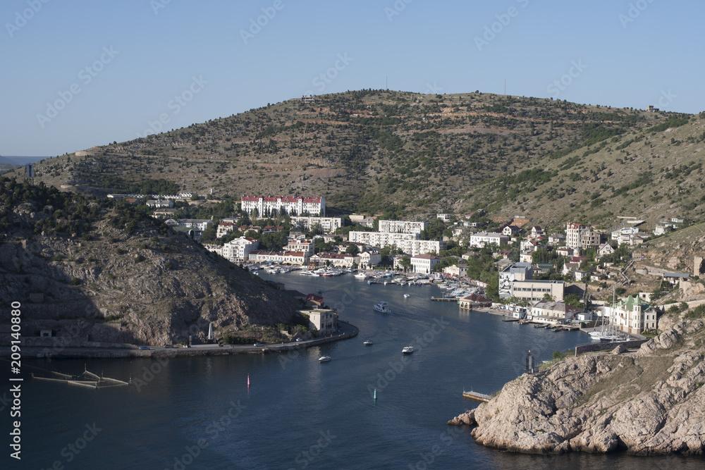 Obraz premium the city in a bay