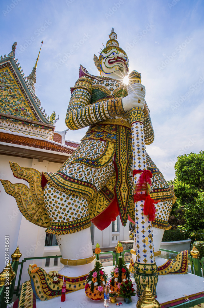 Fototapeta premium Decoration and details of Wat Arun Thailand