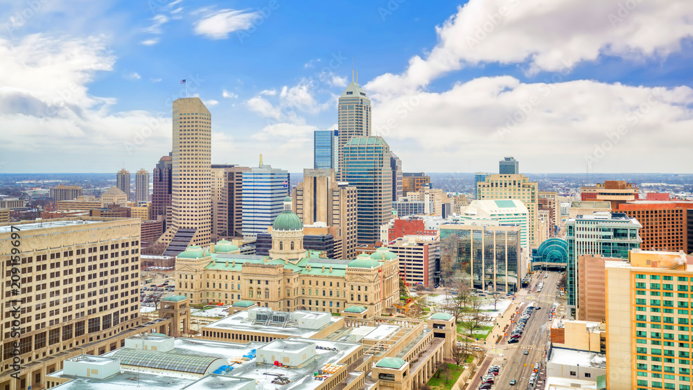 Naklejka premium Downtown Indianapolis skyline with blue sky
