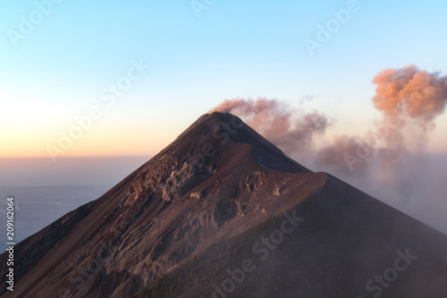 smoke in volcan fuego