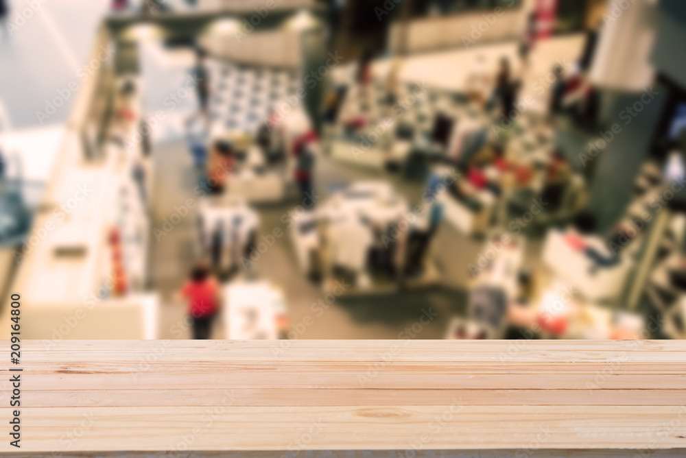 Obraz premium Shopping mall top view blurred indoors with light for lifestyle concept