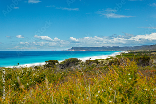 The endless white beaches on the Tasmania east coast © Boy