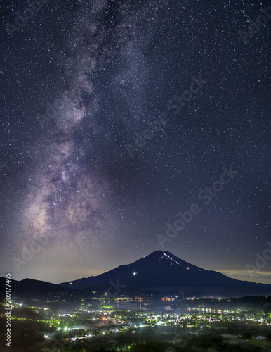 高指山より望む富士山と天の川