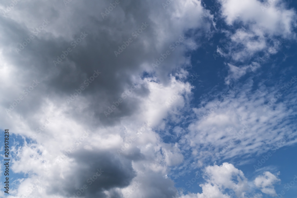 Himmel mit Quellwolken