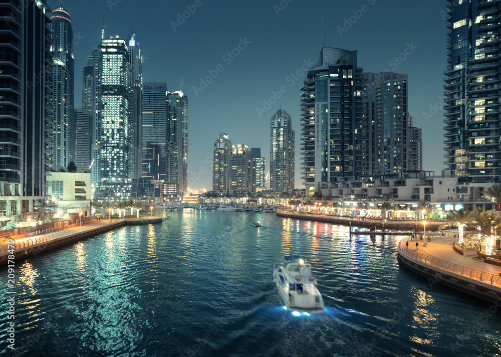Obraz premium Dubai Marina, United Arab Emirates