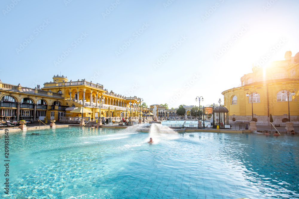 Naklejka premium Szechenyi outdoor thermal baths during the morning light without people in Budapest, Hungary