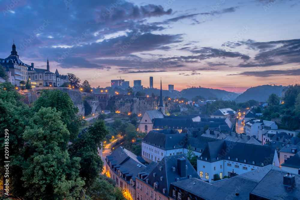 Naklejka premium Sunrise over the old part of Luxembourg city - Grund