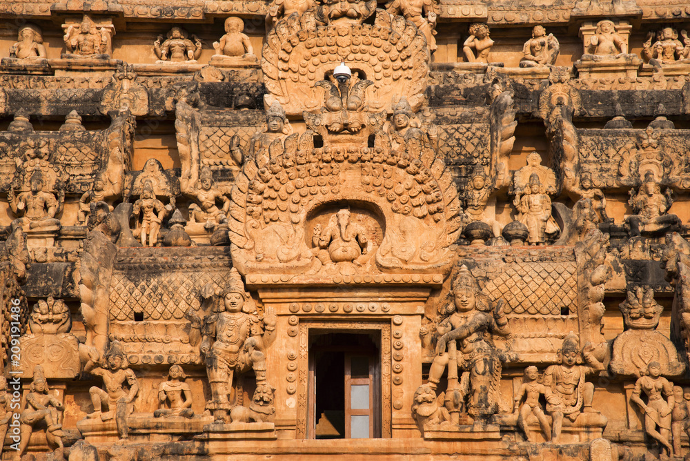 Close view of the Vimana sculptures, Brihadishvara Temple, Thanjavur, Tamil Nadu