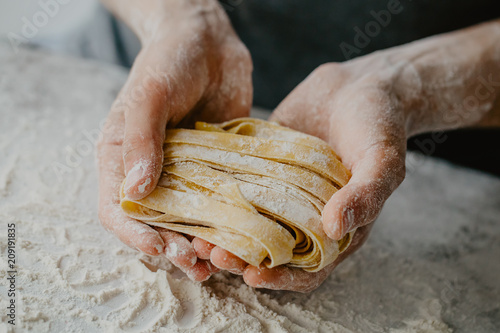 Canvas Print Chef making traditional italian homemade pasta