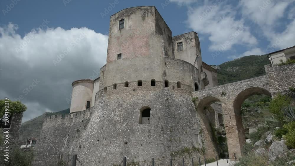 Antico castello medievale di Venafro, 4k time lapse Antico castello medievale di Venafro, 4k time lapse