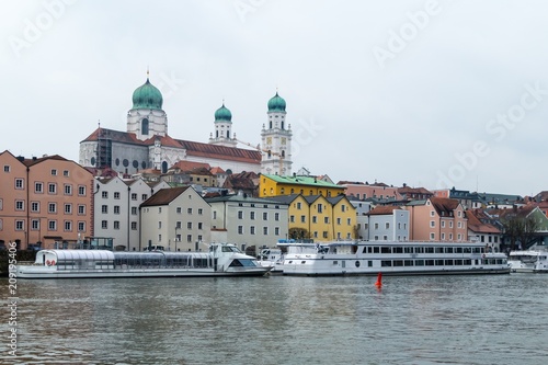 Schiffe vor Stephansdom Passau