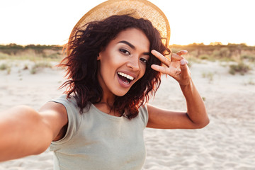 Close up of excited young african girl in summer hat