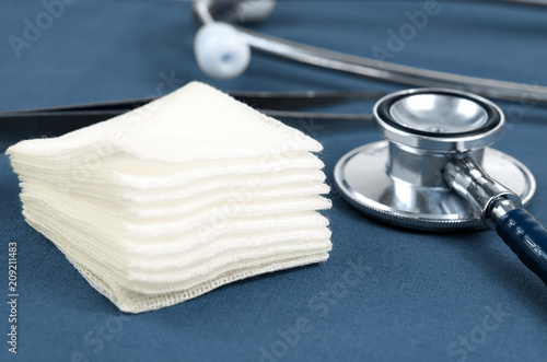 Tableau sur toile Sterile gauze on operation cloth in blue tone.
