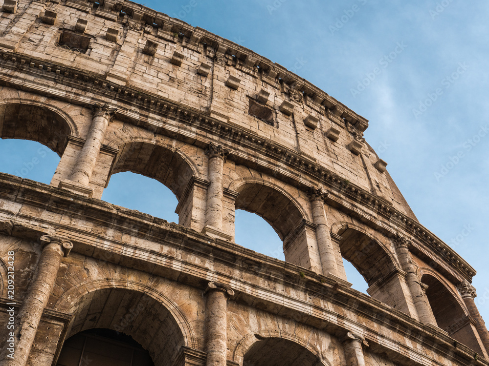 Obraz premium Architectural details of the Coliseum in Roma