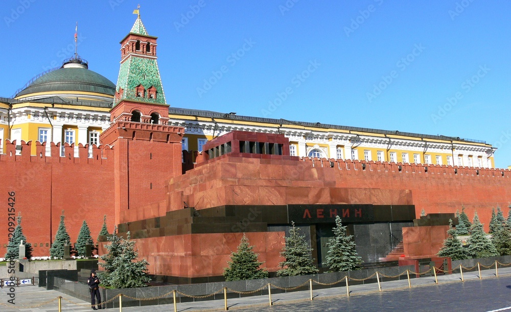 Mausolée de Lénine devant le kremlin sur la place rouge à Moscou