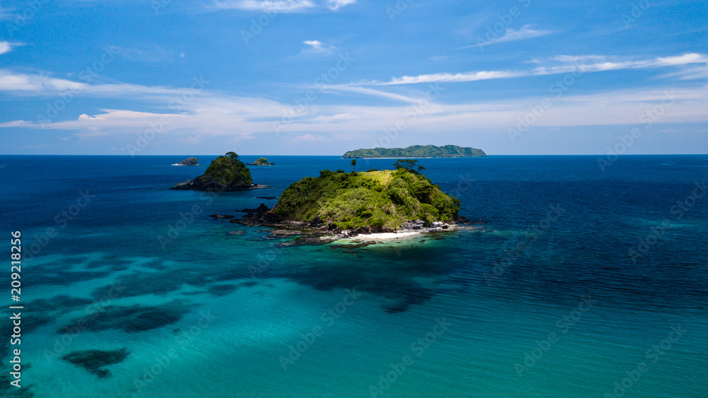 Naklejka premium Aerial drone view of beautiful tropical islands surrounded by coral reef