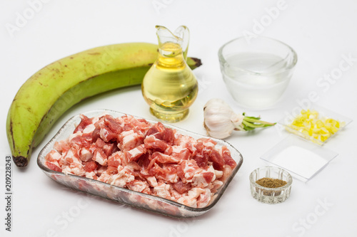 Preparation of plantain croquettes stuffed with pork cracklings photo