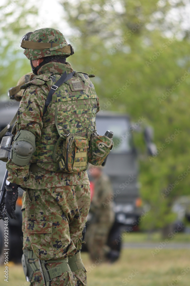 Fototapeta premium 武装した自衛官