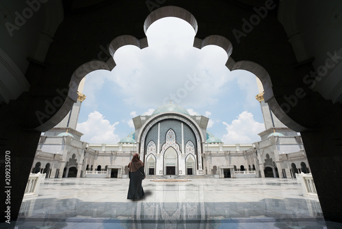 Malaysia Mosque with Muslim pray in Malaysia, female malaysian muslim pray at mosque, Kuala lumpur malaysia