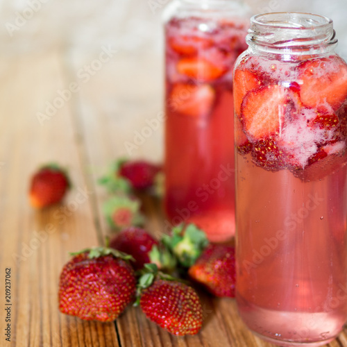 Wallpaper Mural Homemade strawberry lemonade Torontodigital.ca