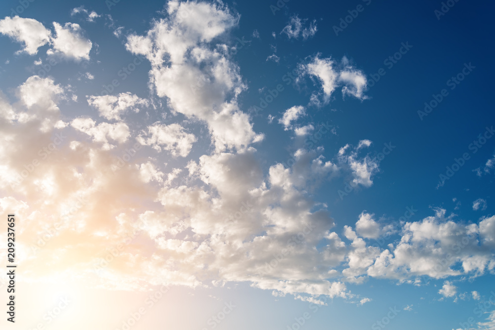 Obraz premium Dramatic sky with white clouds - natural background.