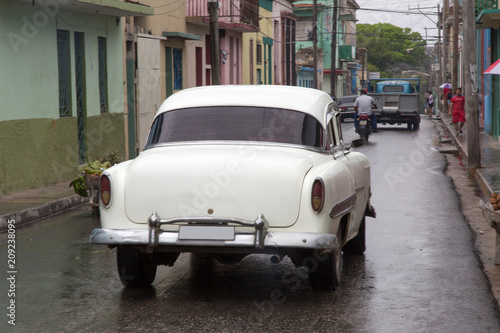 Schöner weißer Oldtimer auf Kuba (Karibik) © Bittner KAUFBILD.de