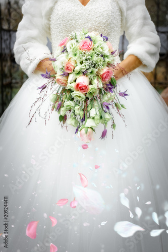 bouquet sur robe mariage mariée dress wedding
