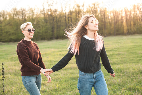 Two young women are walking on the field under sunlight. © Dima Aslanian